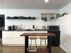 Stylish Guesthouse at the Heart of LA